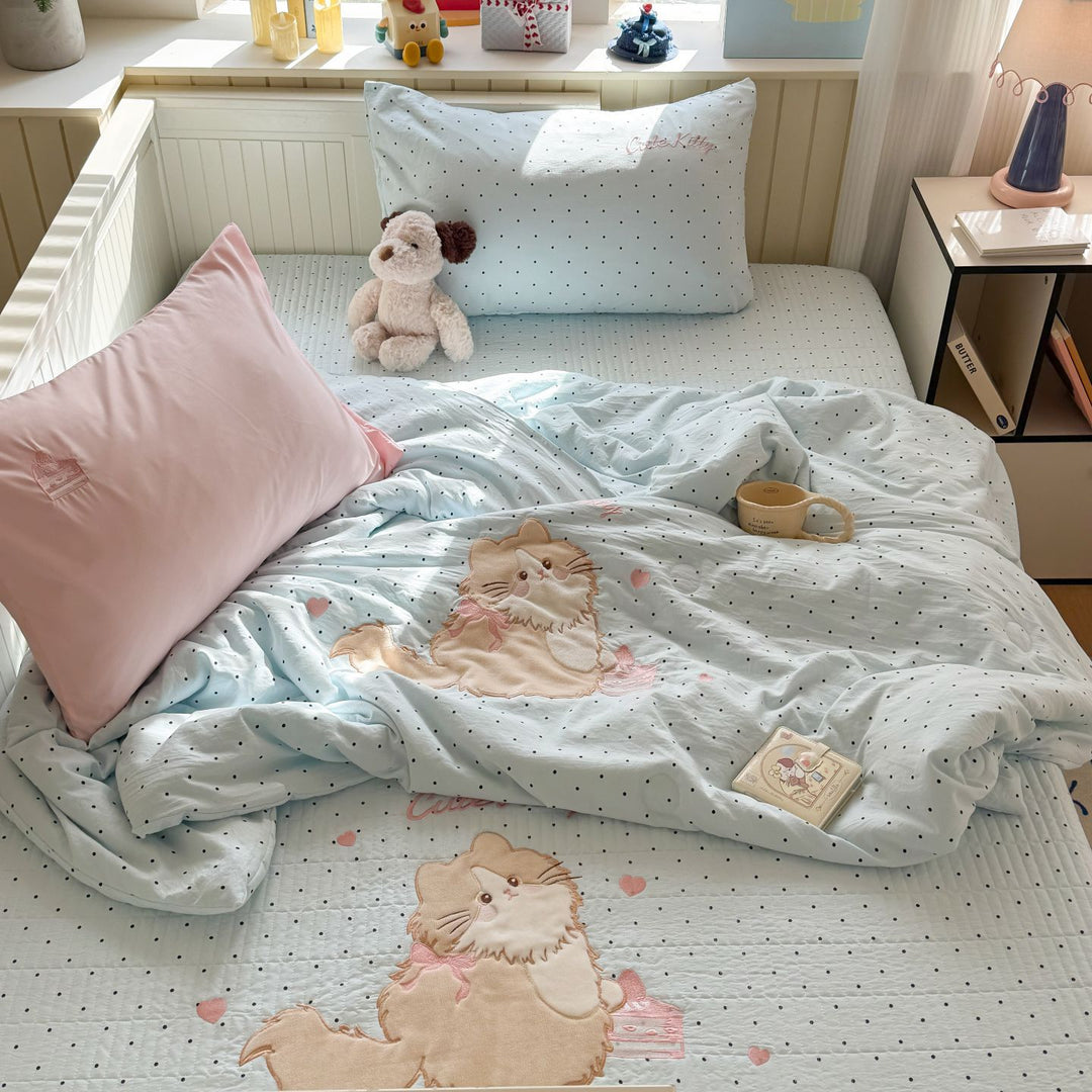 Summer blanket made of cotton with cat motif