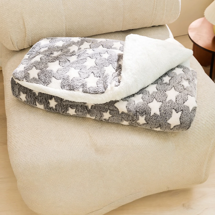 Half-open pet bed with festival design