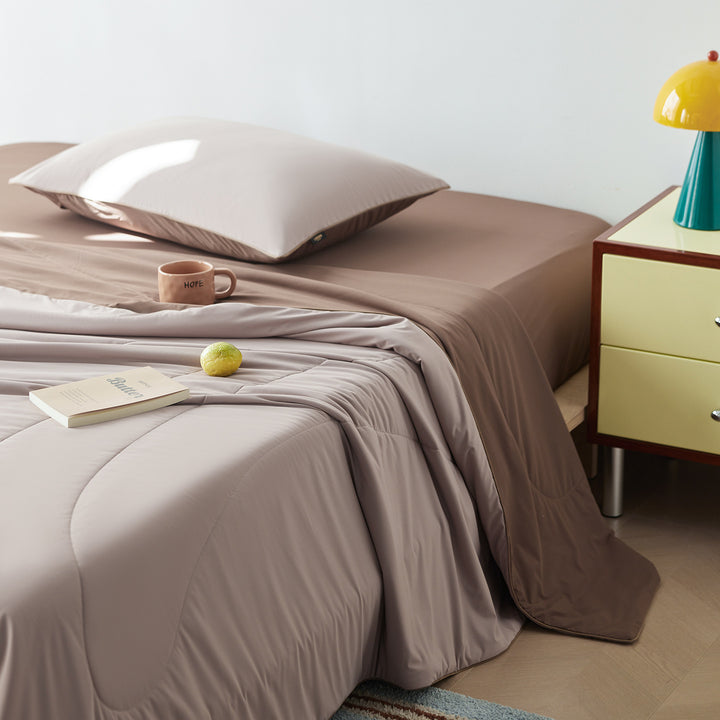Light summer blanket with cooling effect, washable