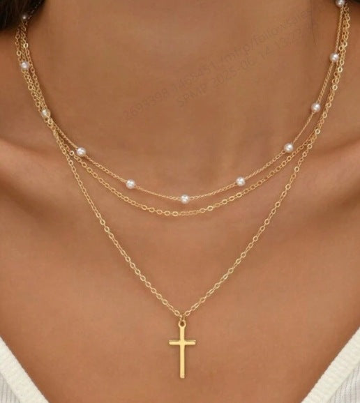 Pearl necklace with acrylic pendant