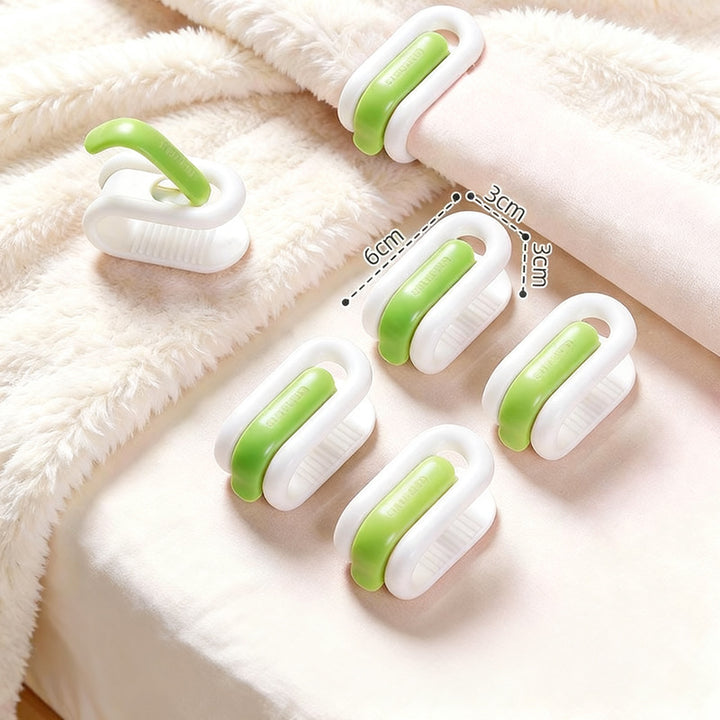 Duvet clips without needles
