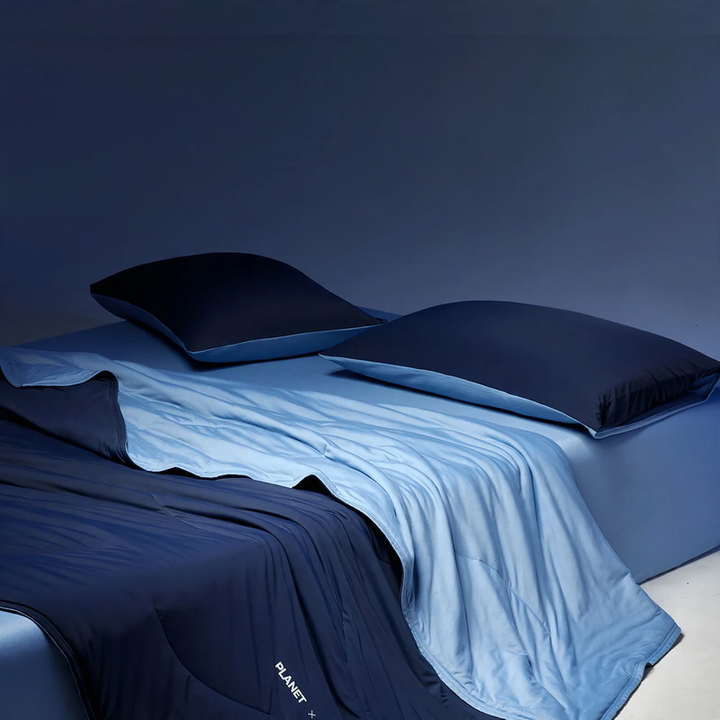Summer blanket with double-sided cooling effect