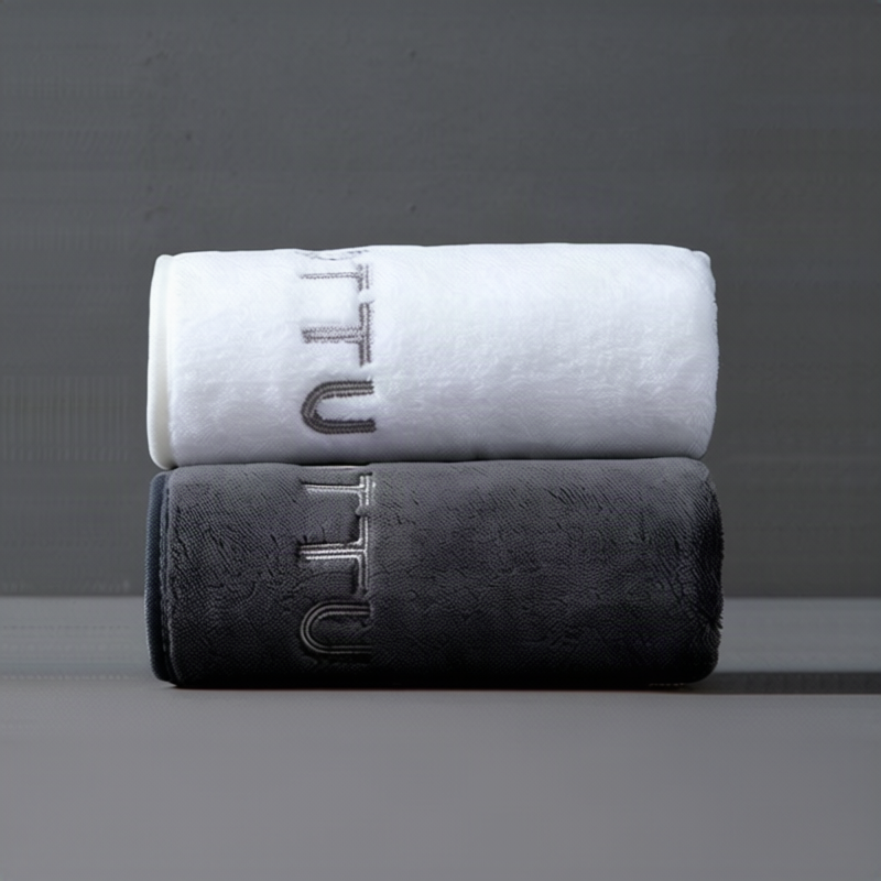 Sports towel made of coral fleece, quick-drying