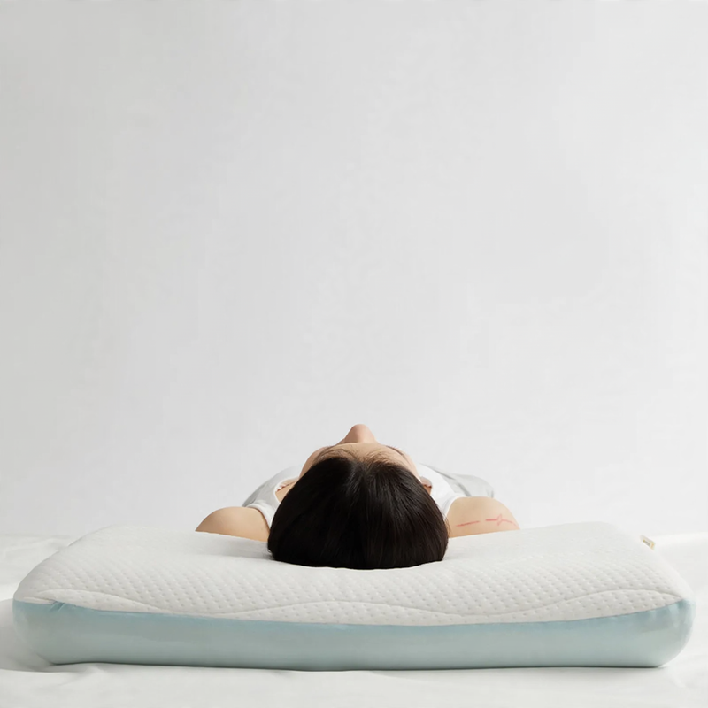 Neck support pillow made of memory foam, 42 × 70 cm