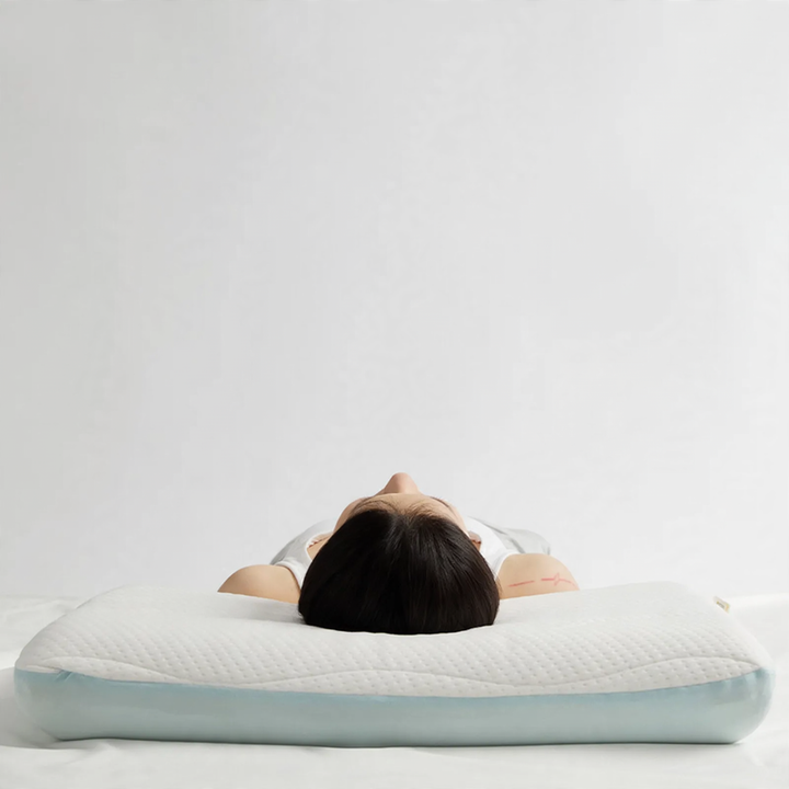 Neck support pillow made of memory foam, 42 × 70 cm