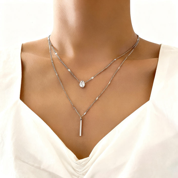 Pearl necklace with acrylic pendant