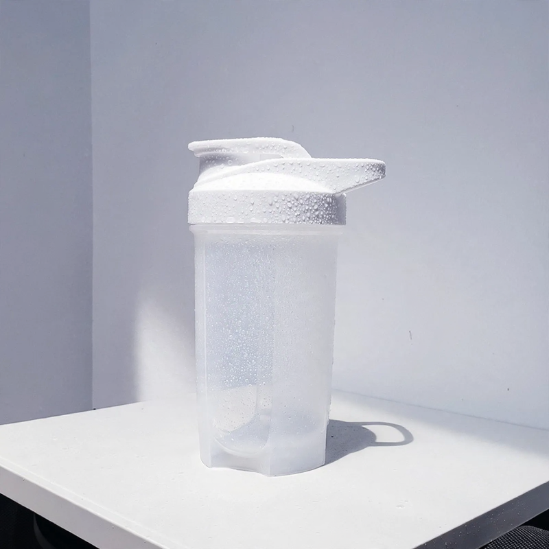 Plastic protein shaker, 500 ml, portable