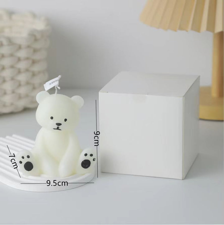 Scented candle in bear shape, hand-painted soy wax