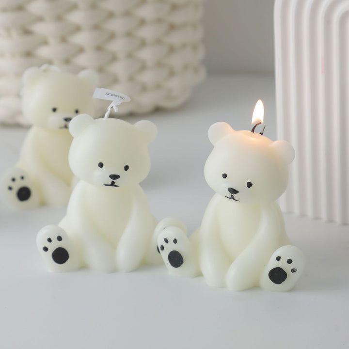 Scented candle in bear shape, hand-painted soy wax