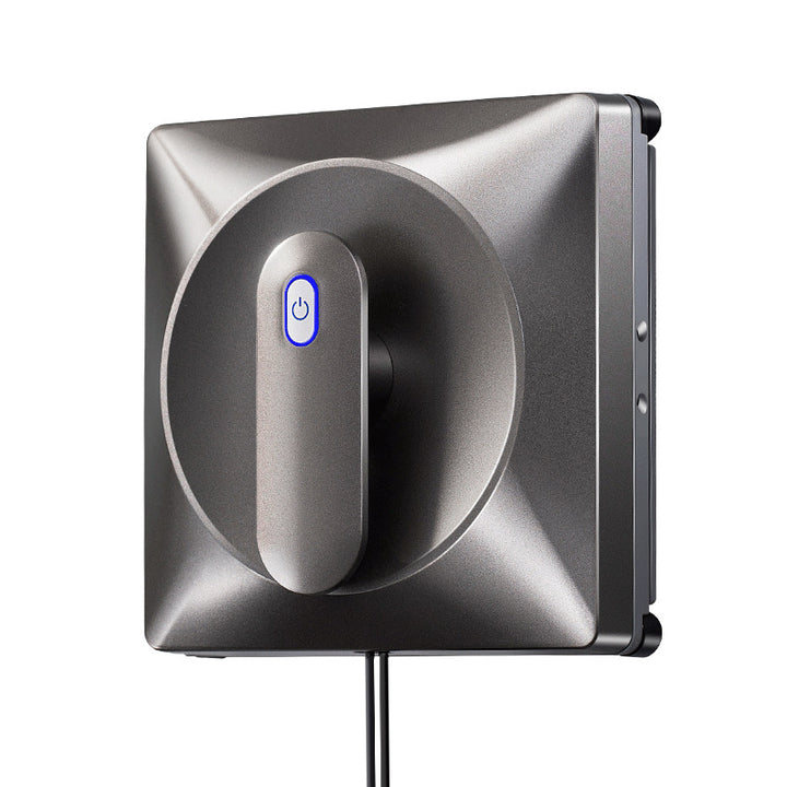 Automatic window cleaning robot with spray system