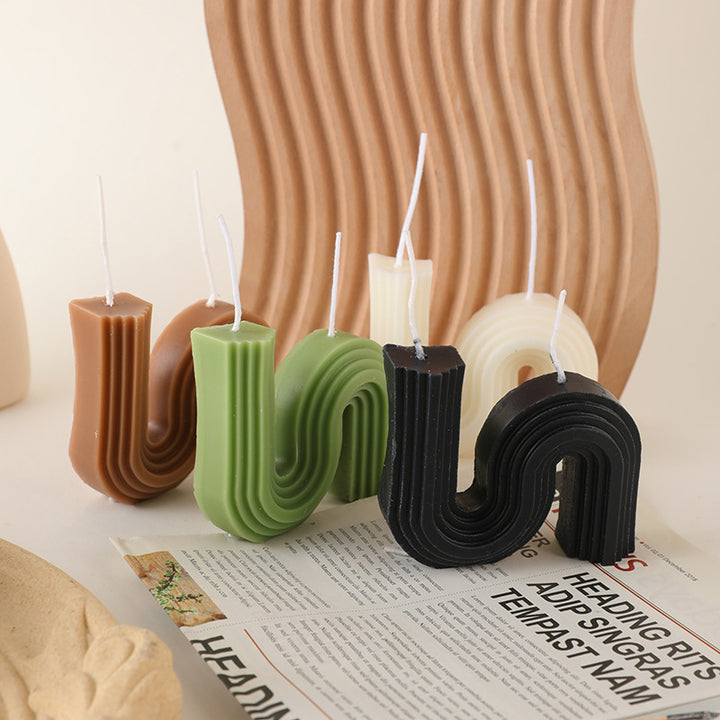 S-shaped scented candle made of soy wax