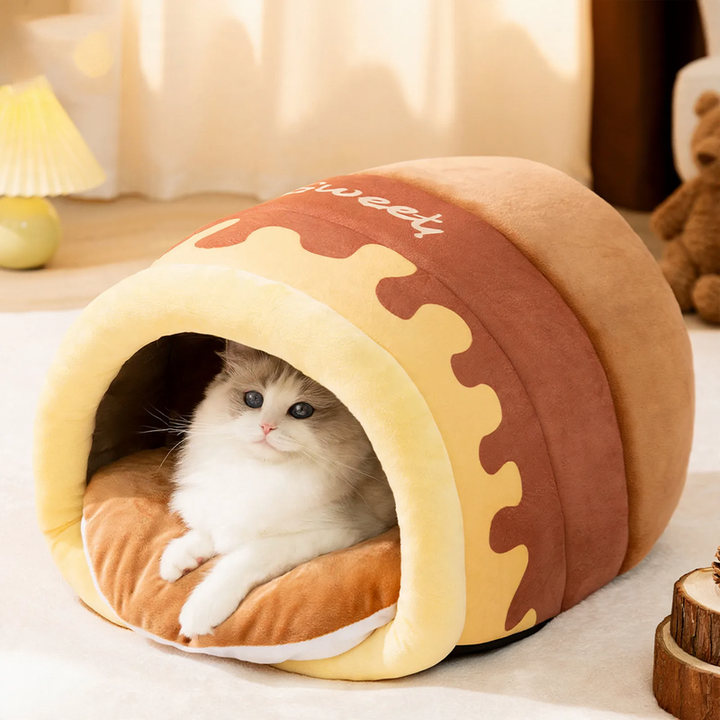 Half-open cat bed with heating function