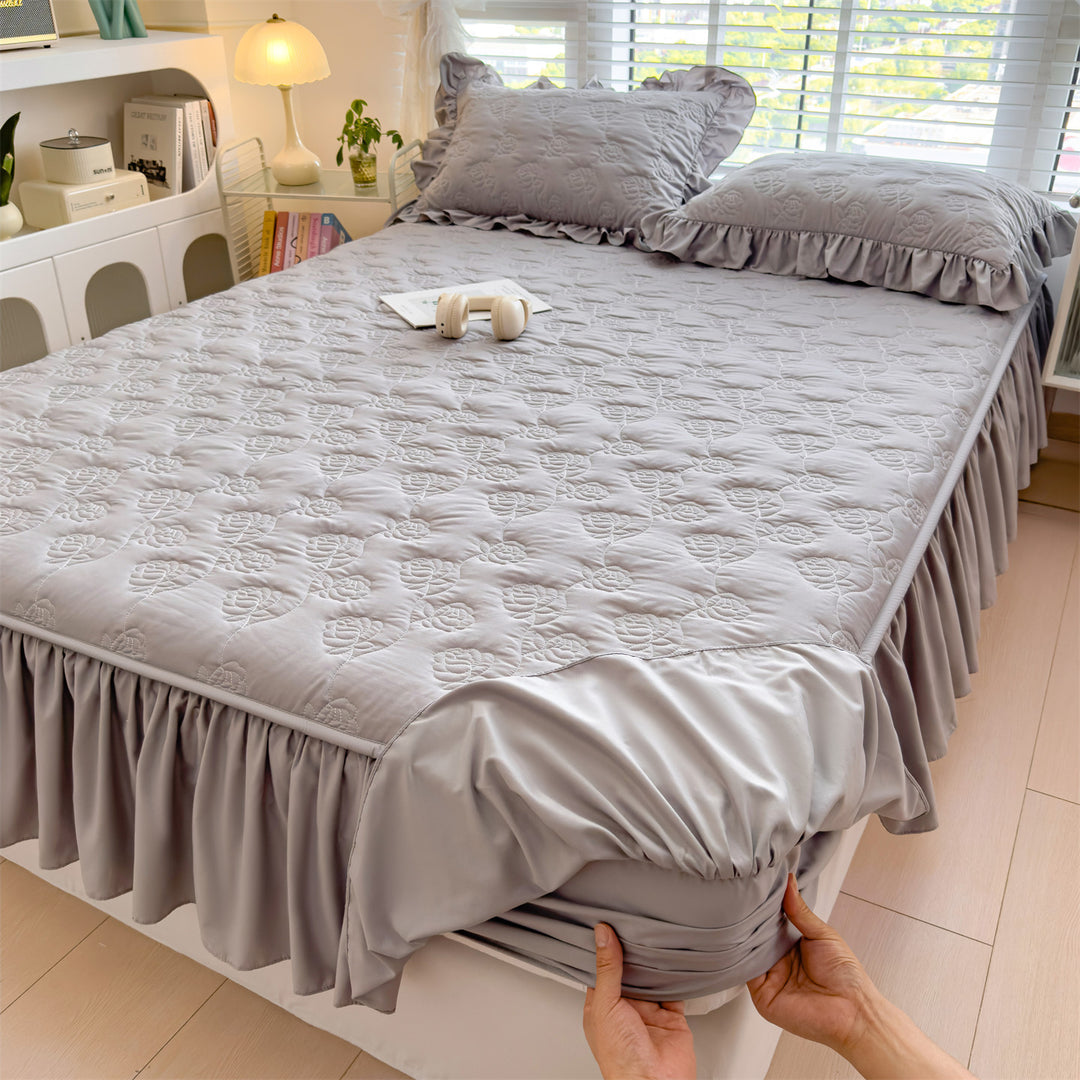 Cotton bed sheet with ruffles, princess style