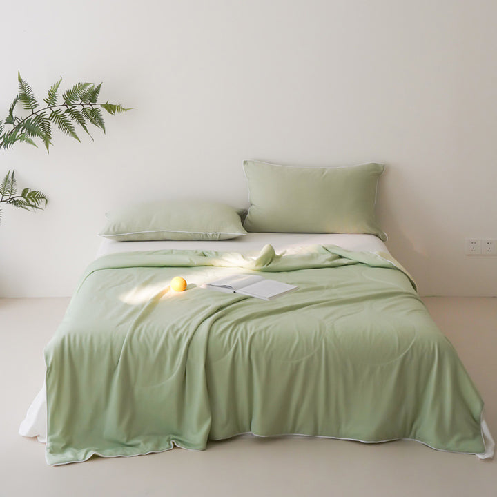 Summer light cooling blanket with antibacterial effect