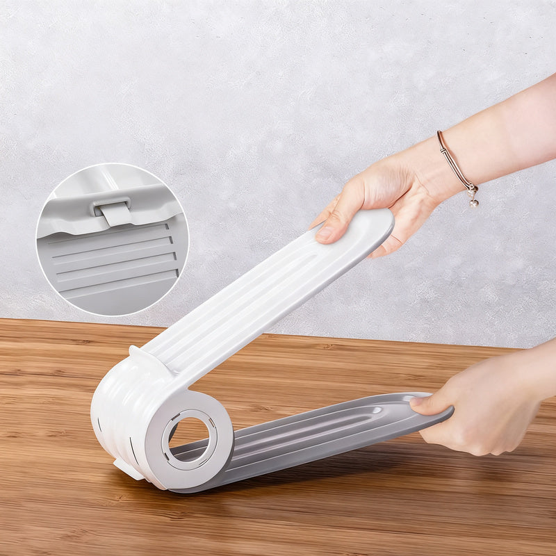 Adjustable shoe rack made of plastic