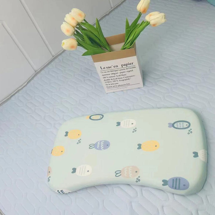 Kids' pillow with wave design made of memory foam
