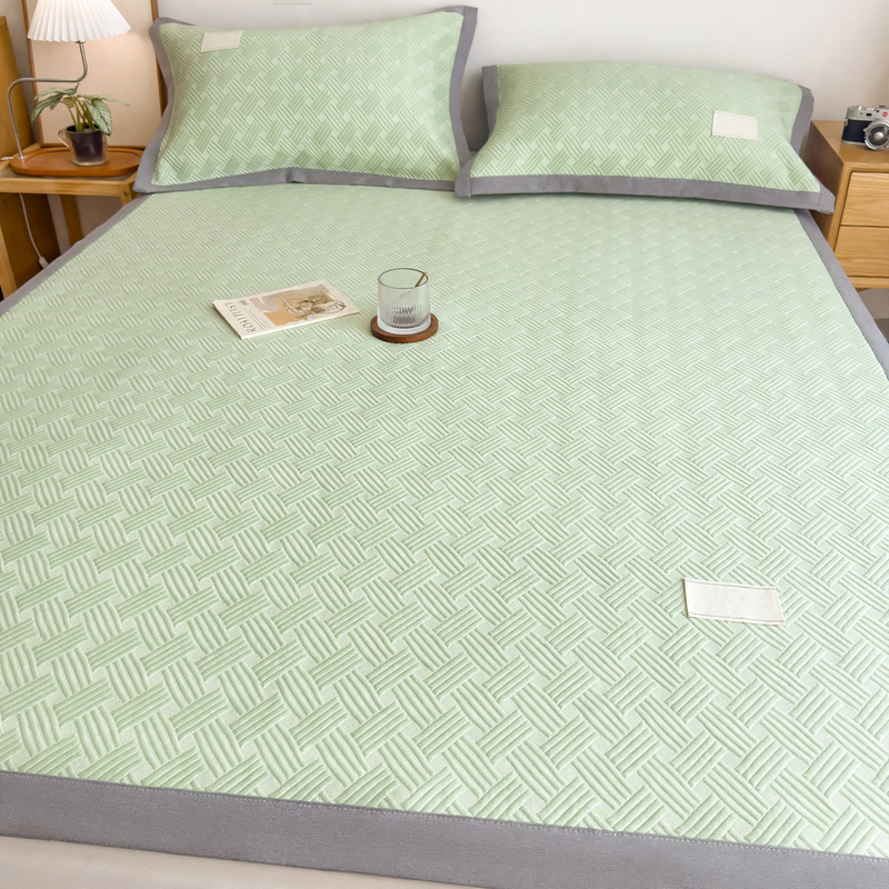 Cooling mat made of ice silk fabric, machine washable