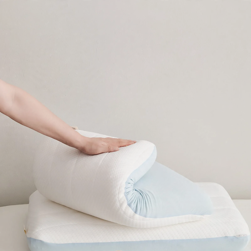 Neck support pillow made of memory foam, 42 × 70 cm
