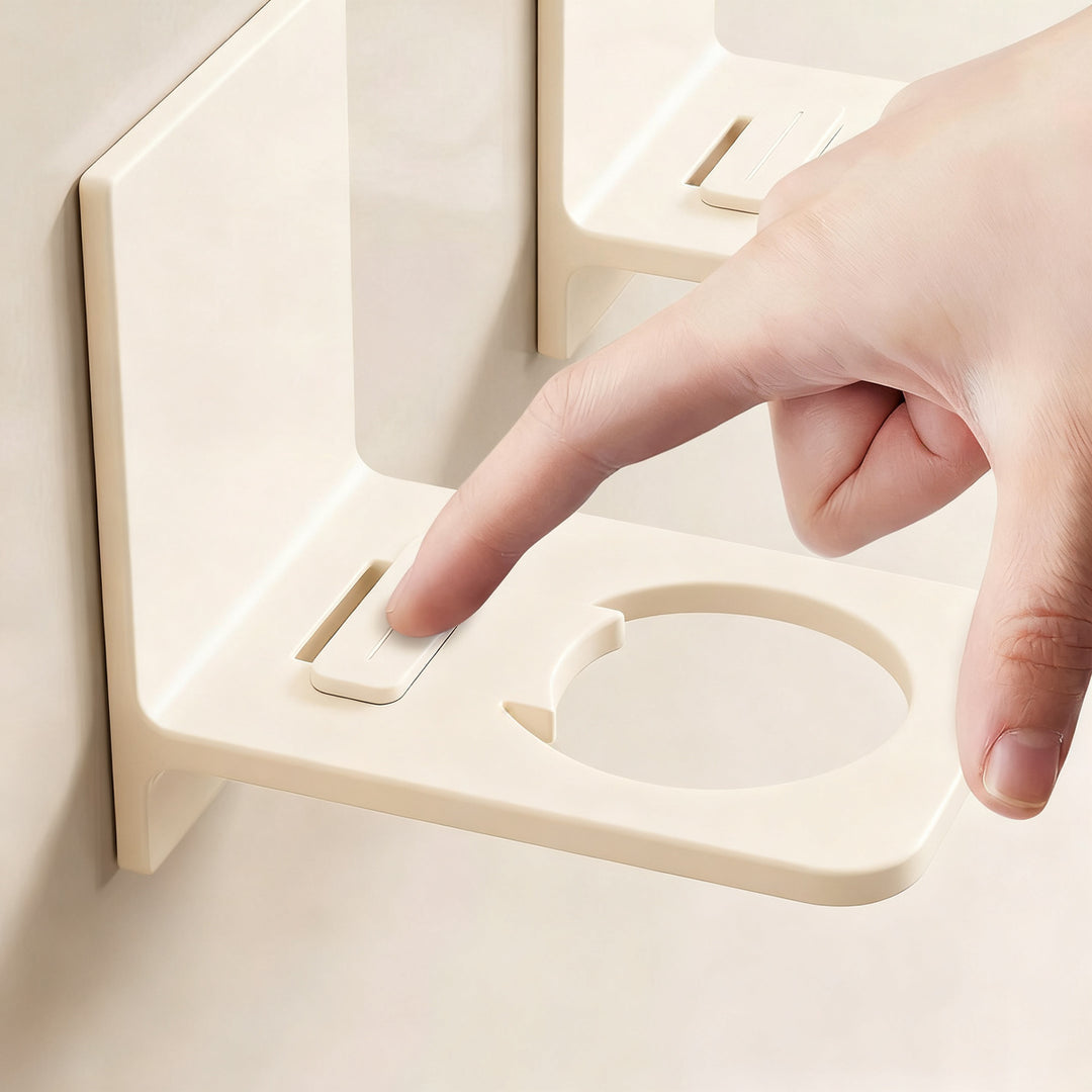 Adjustable bathroom shelf made of aluminum