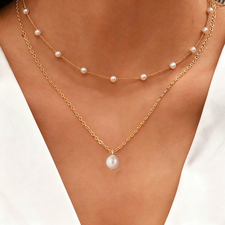 Pearl necklace with acrylic pendant