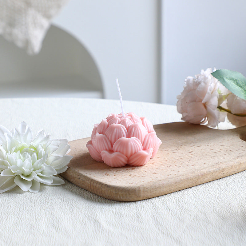 Rose-colored scented candle made from soy wax, handcrafted