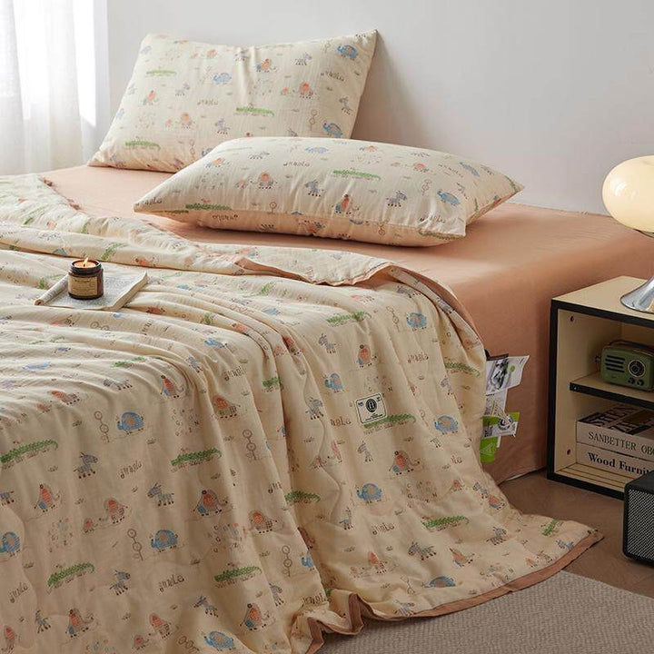 Summer blanket made of cotton and polyester fiber