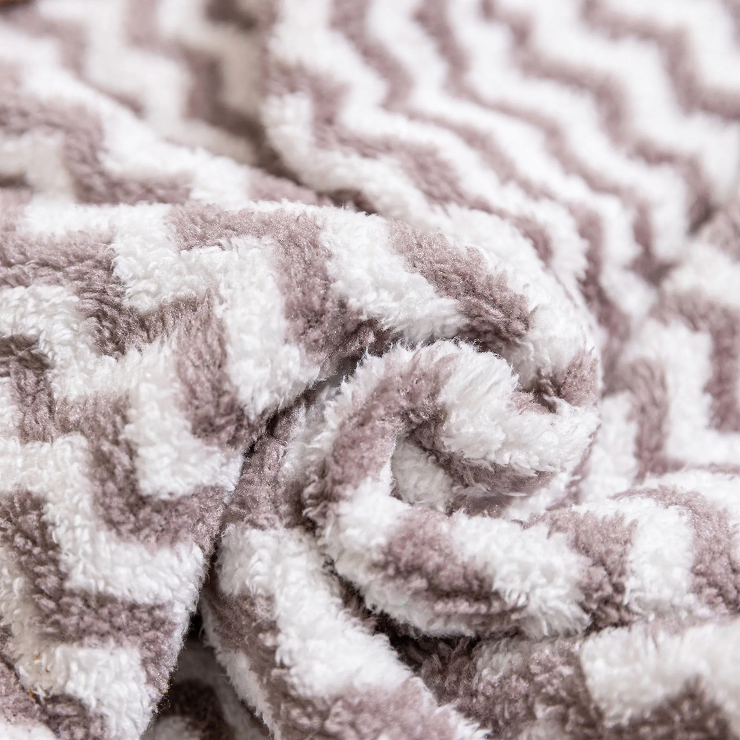 Pet bathrobe with hood, absorbent and quick-drying