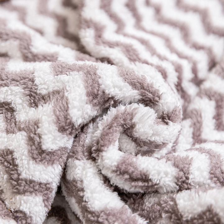 Pet bathrobe with hood, absorbent and quick-drying