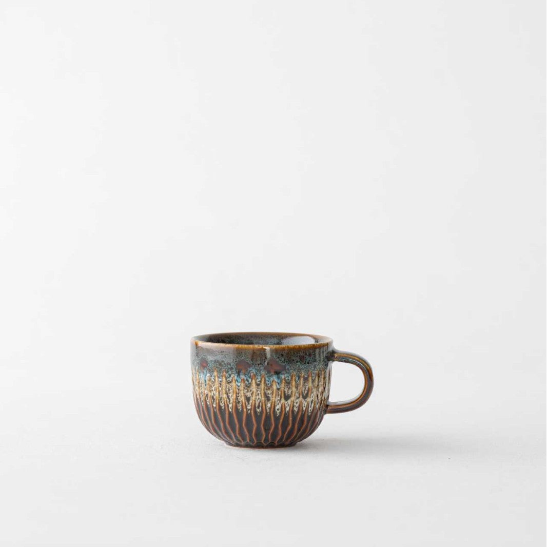 Ceramic coffee mug with oven glaze