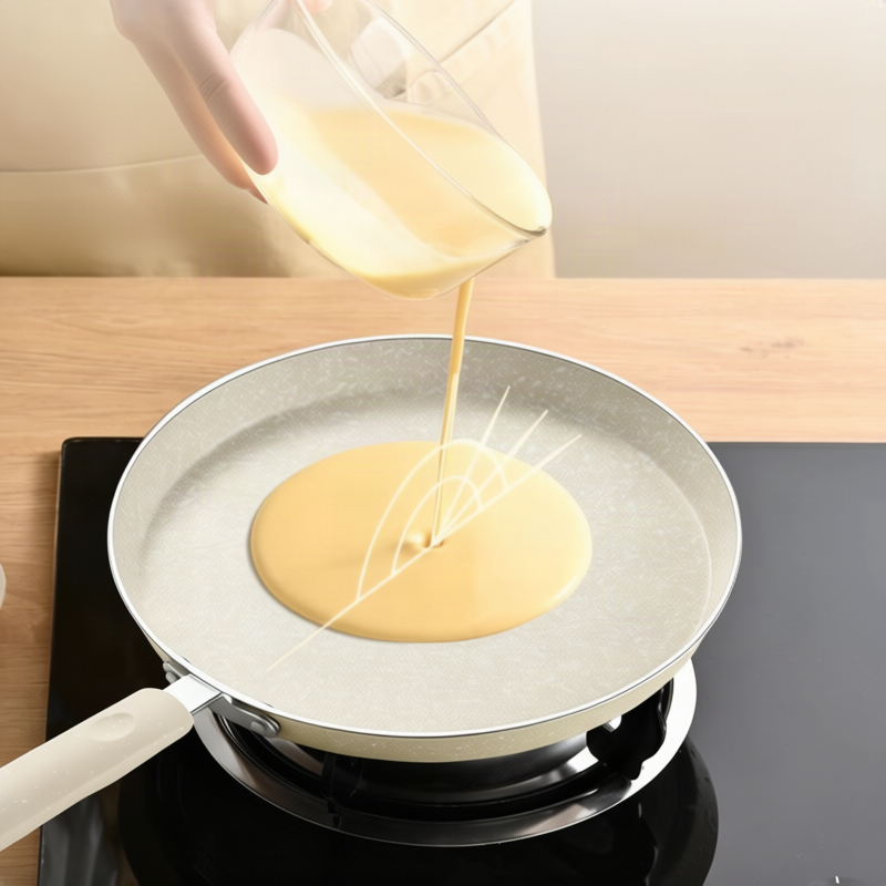 Frying pan with glass lid, cast iron bottom