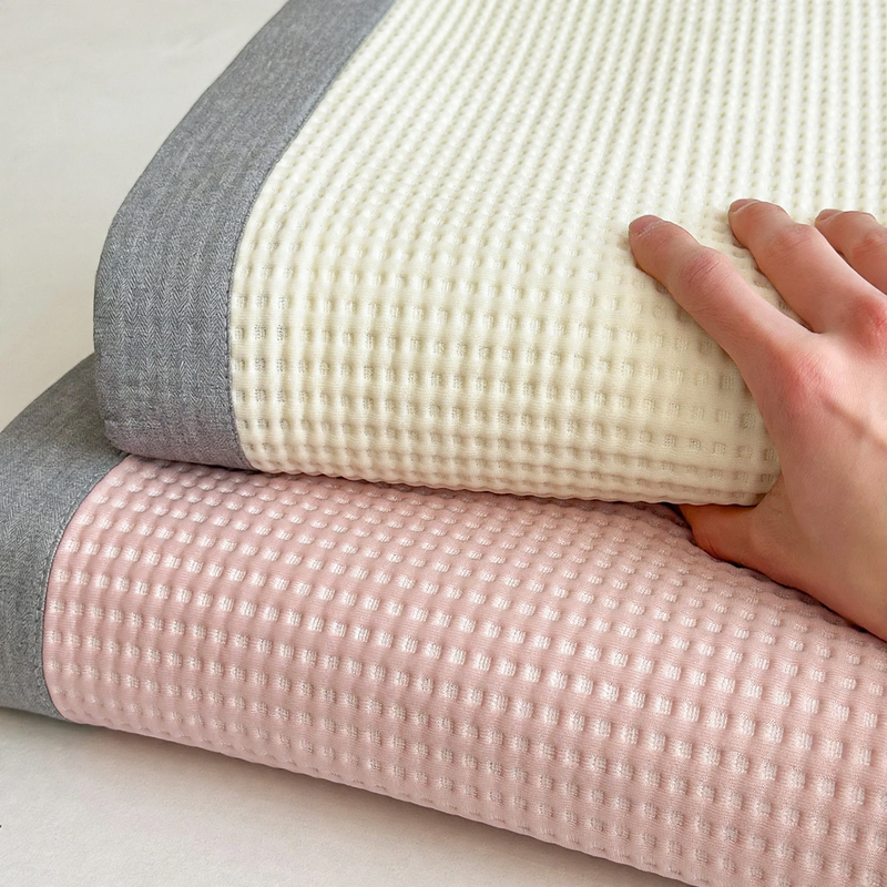 Cooling mat made of ice silk fabric, machine washable