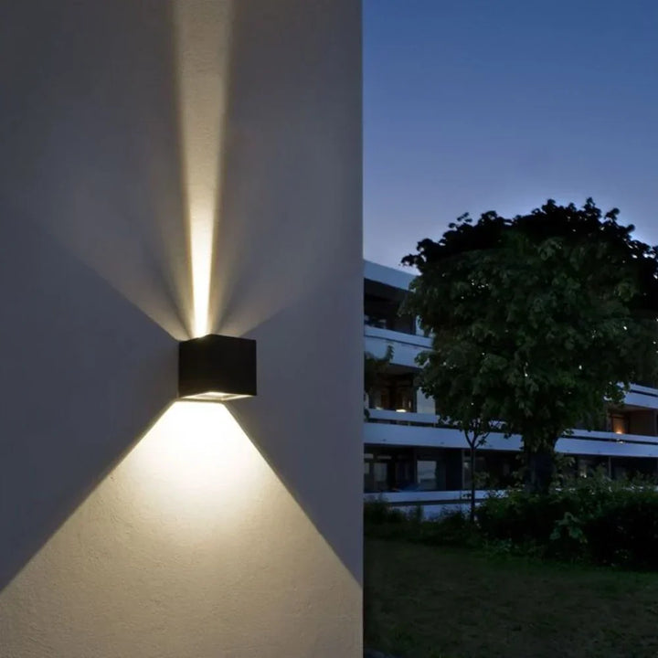 Kalsten | Modern Black Aluminium Wall Light