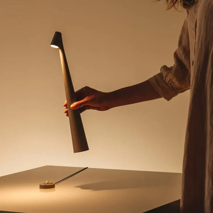 Sculpting Table Lamp Wireless LED Lamp Solid Aluminium 10000mAh Battery 3-Level Dimming CRI 90 USB-C Charging Port Warm White 2700K | Kalsten
