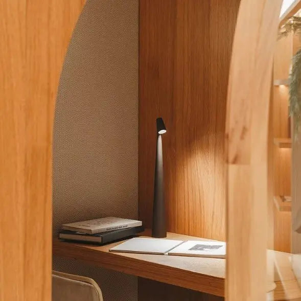 Dorsø - L'ummiere D'apol table lamp | Kalsten