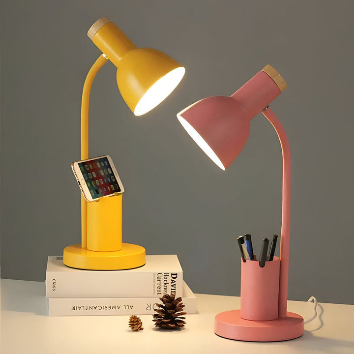 LumoDesk – LED table lamp with pen holder for organization and lighting | Kalsten