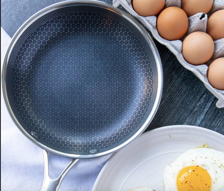 High-quality stainless steel pan with anti-stick pixel technology – Perfect for healthy frying | Kalsten