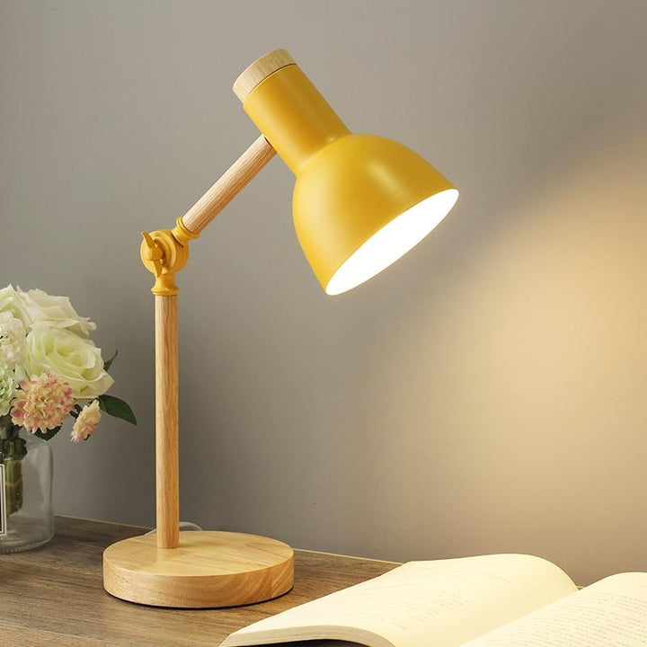 Table lamp with wooden finish in Nordic style | Kalsten