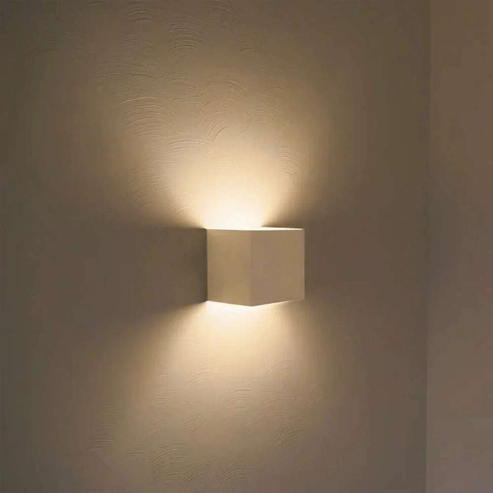 Kalsten | Modern Black Aluminium Wall Light